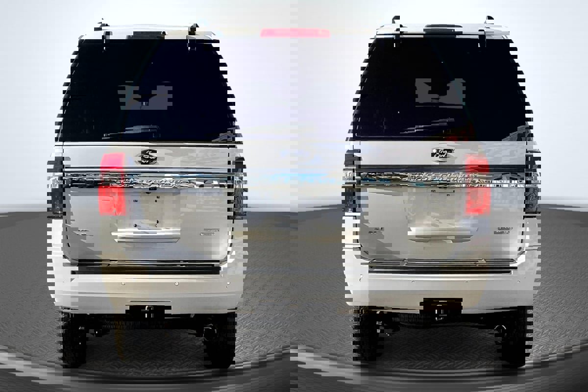 Used 2017 Ford Expedition XLT w/ Equipment Group 202A image 4