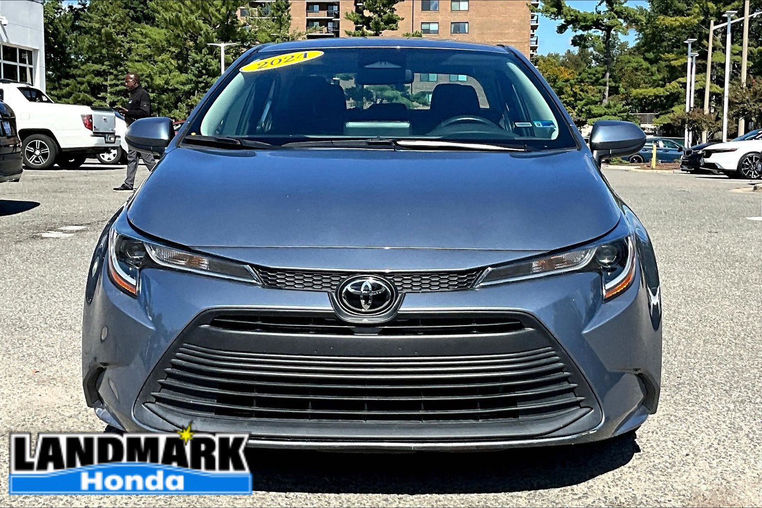 Used 2024 Toyota Corolla LE FWD image 3