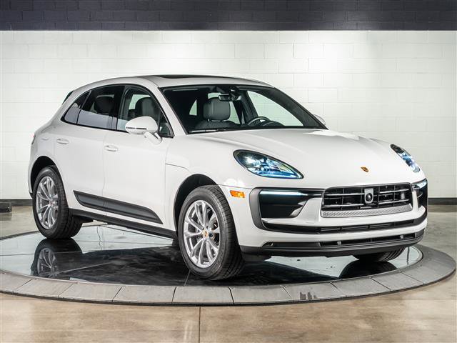 Used 2025 Porsche Macan image 7
