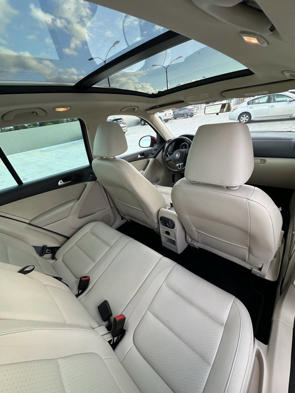 Used 2012 Volkswagen Tiguan SE image 15