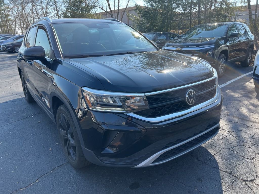 Used 2024 Volkswagen Taos SE image 3