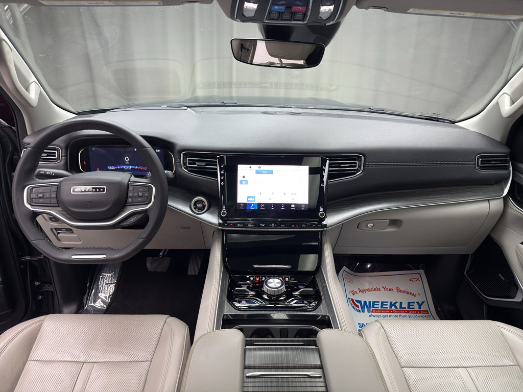 Used 2023 Jeep Wagoneer Series III w/ Premium Group I AWD/4WD image 8