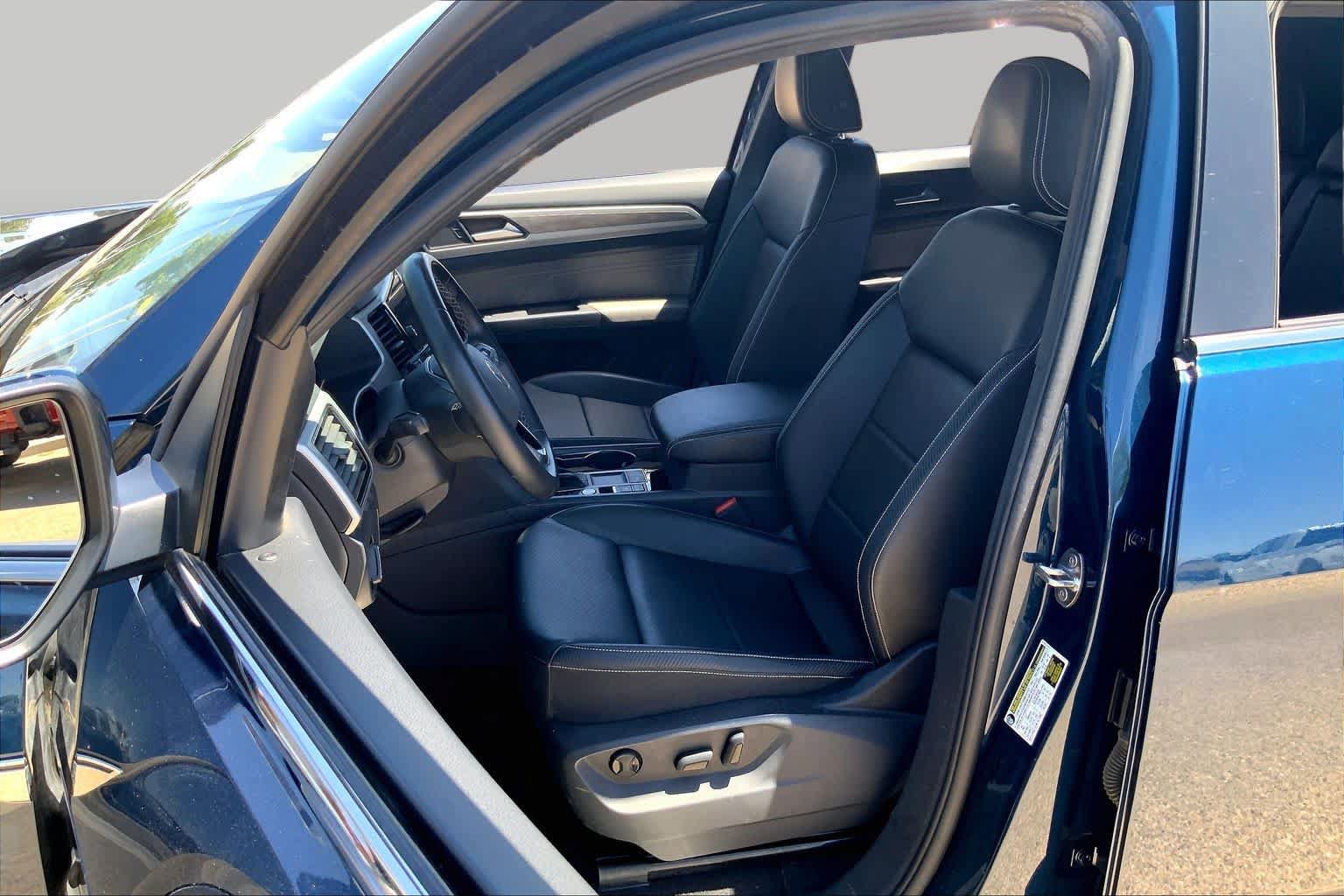 Used 2023 Volkswagen Atlas Cross Sport SE w/ Panoramic Sunroof Package FWD image 8
