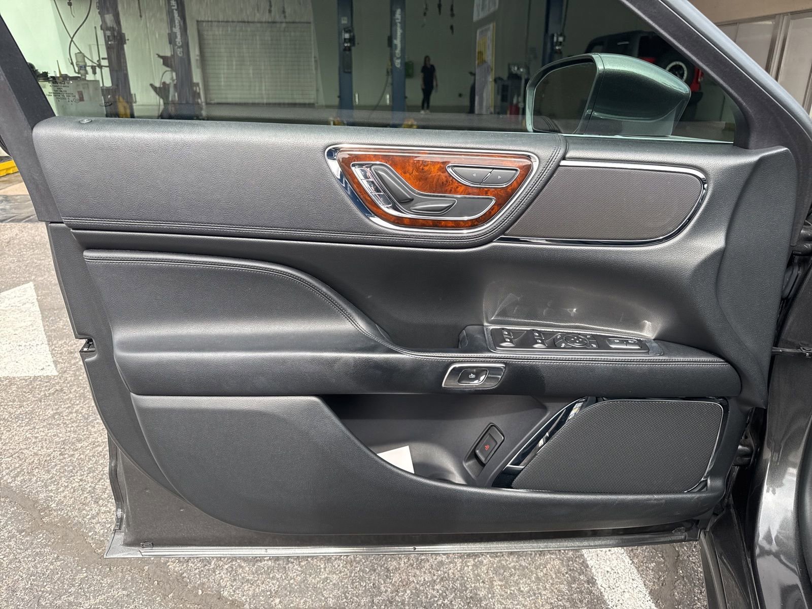 Used 2019 Lincoln Continental Premiere image 11