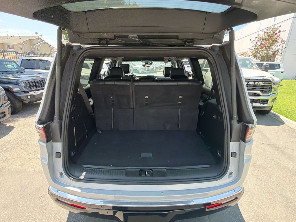 Certified 2024 Jeep Wagoneer Series II w/ Flexible Seating Group RWD image 20
