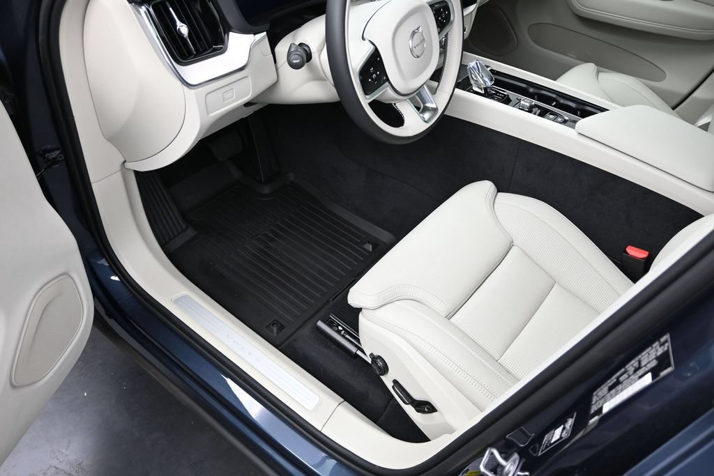 New 2026 Volvo XC60 B5 Ultra w/ Climate Package AWD/4WD image 9