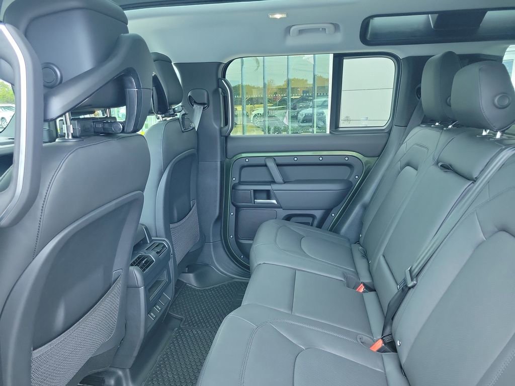 New 2026 Land Rover Defender 110 X-Dynamic SE image 15