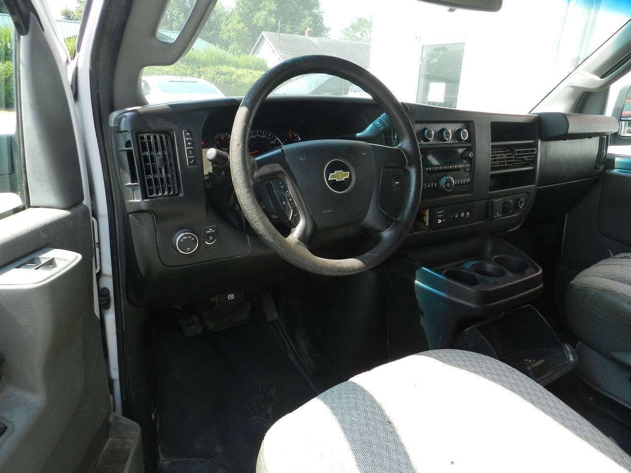 Used 2016 Chevrolet Express 3500 LT w/ LT Preferred Equipment Group RWD image 9