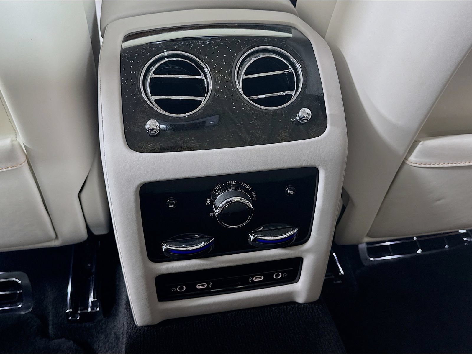 Certified 2025 Rolls-Royce Ghost AWD/4WD image 24