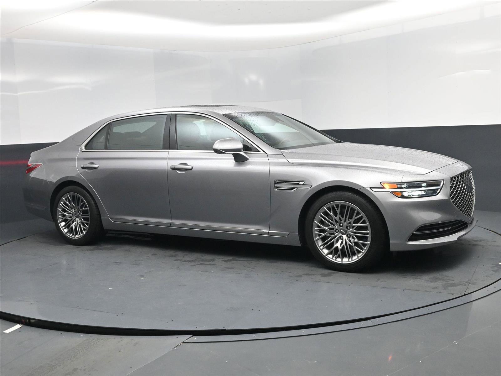 Used 2021 Genesis G90 3.3T Premium image 2