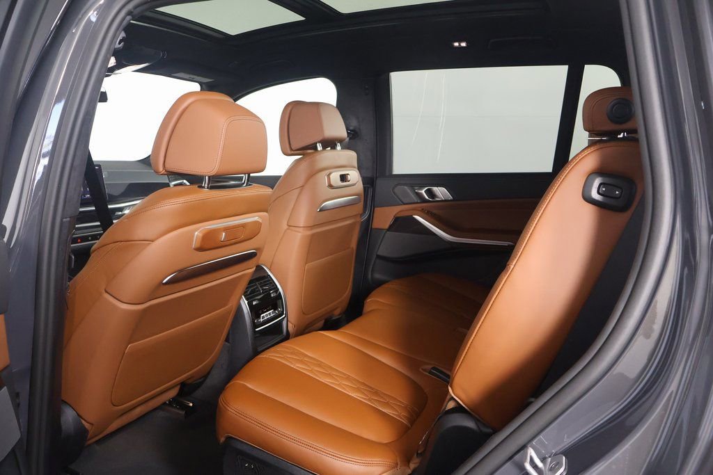 New 2026 BMW X7 M60i image 6