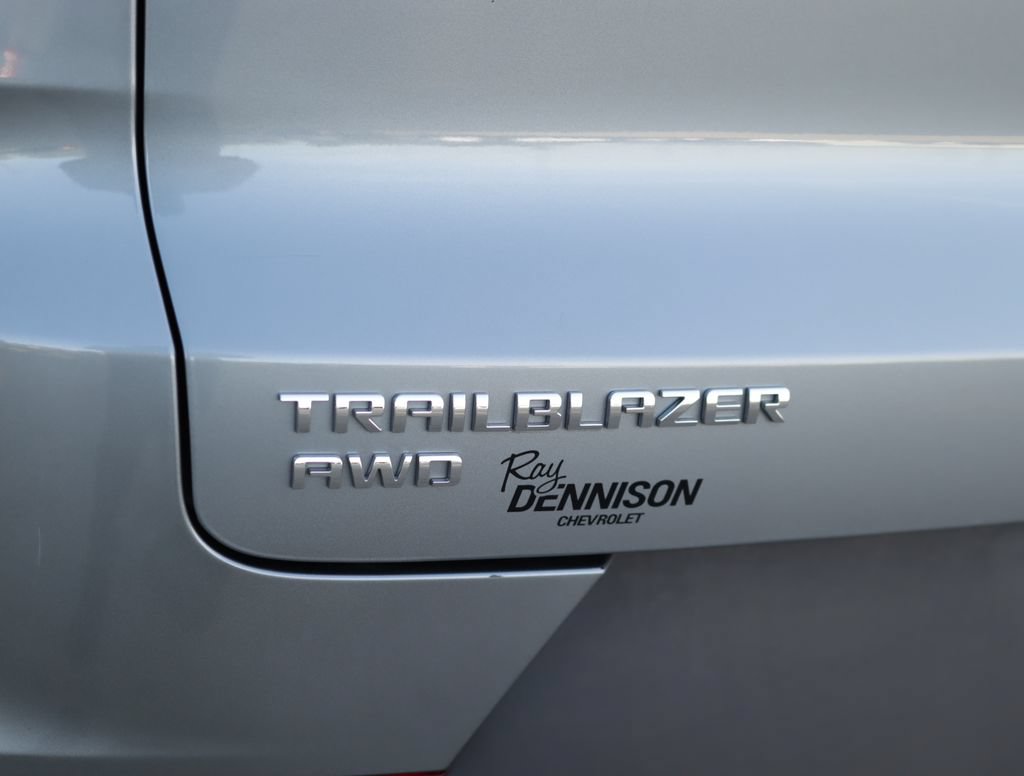 Used 2025 Chevrolet TrailBlazer LT AWD/4WD image 30