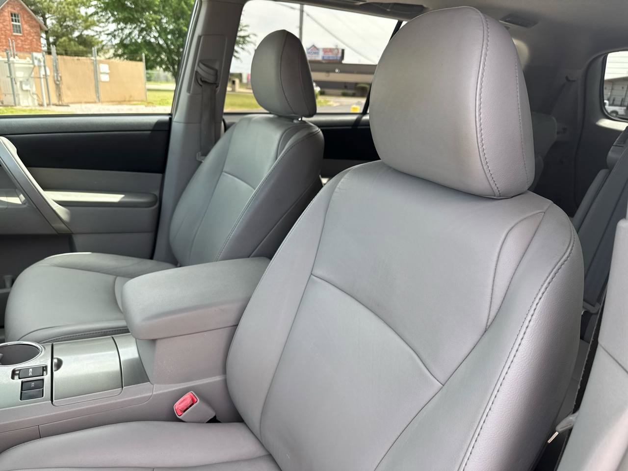 Used 2012 Toyota Highlander SE FWD image 35