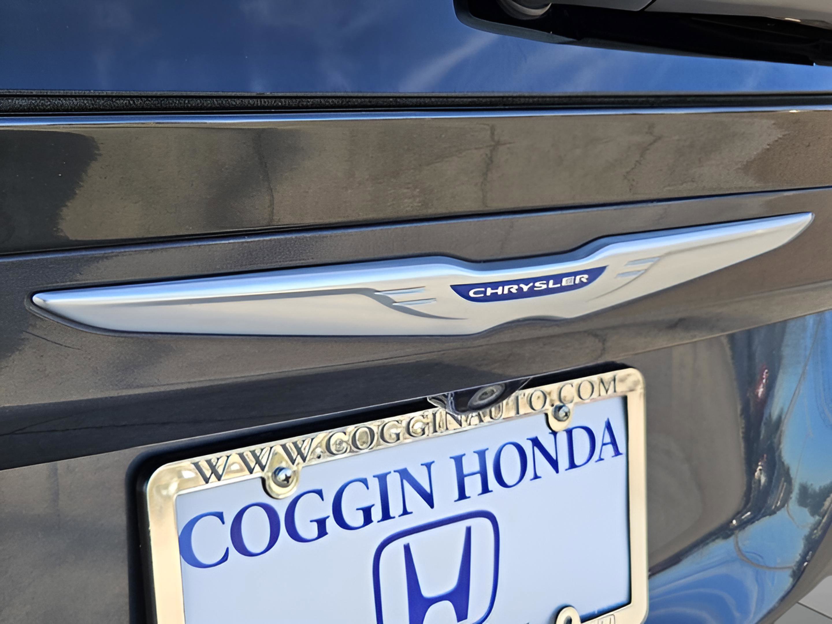 Used 2020 Chrysler Pacifica Touring-L image 26