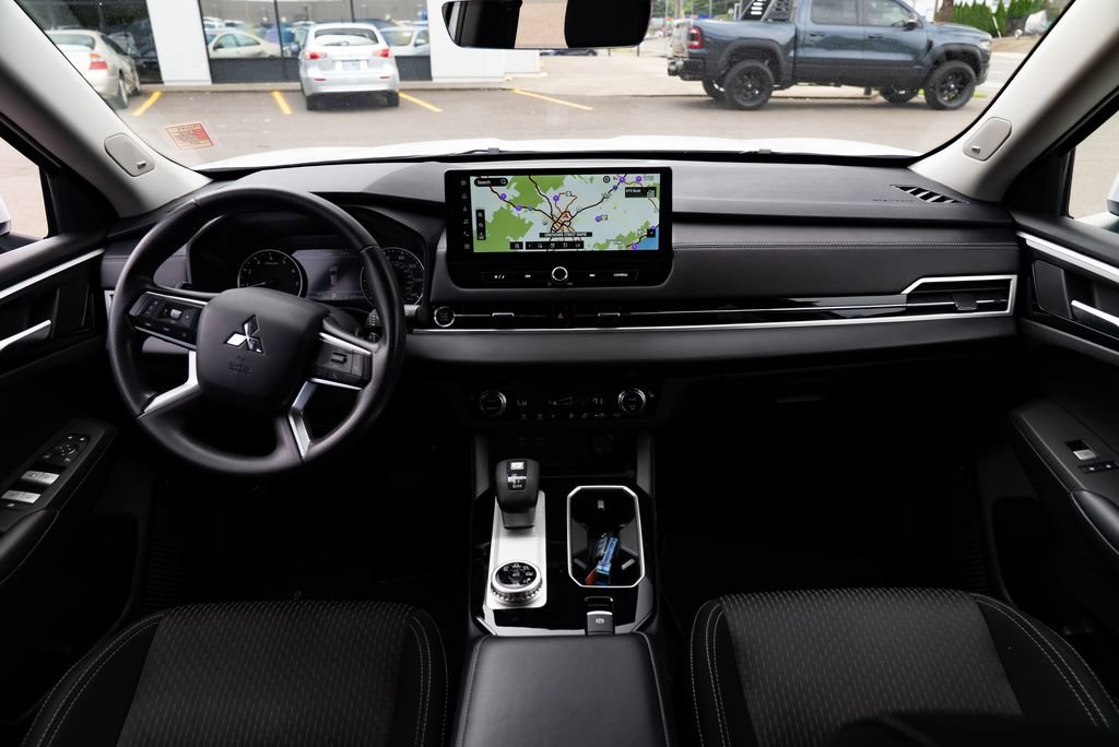 Used 2025 Mitsubishi Outlander ES AWD/4WD image 7