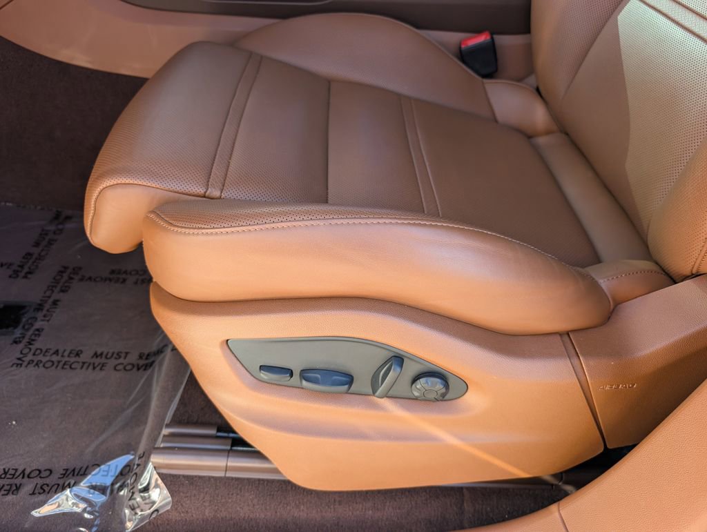 Used 2023 Porsche Cayenne Platinum Edition image 22