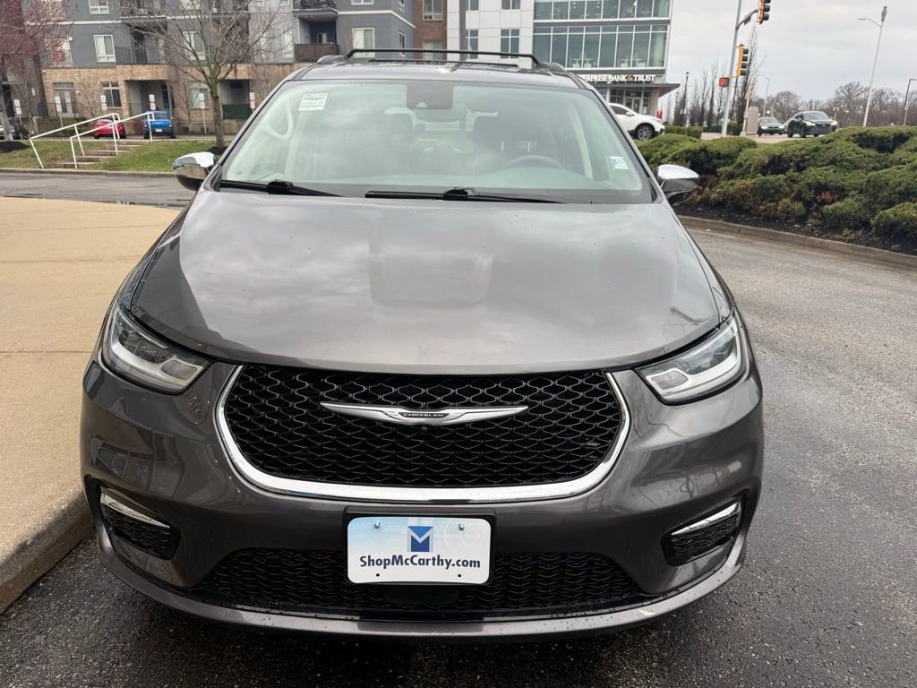 Used 2023 Chrysler Pacifica Limited image 12