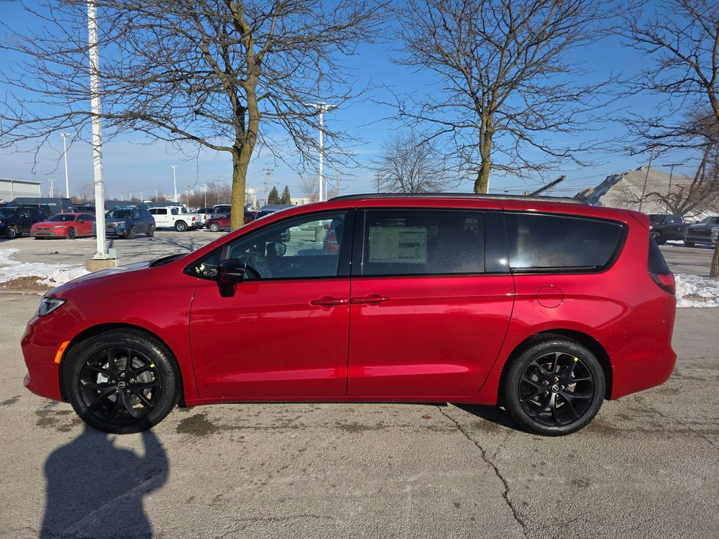 New 2026 Chrysler Pacifica Select image 4