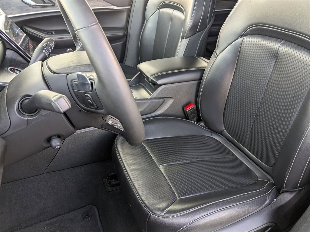 Used 2024 Jeep Grand Cherokee L Limited w/ Luxury Tech Group II image 18