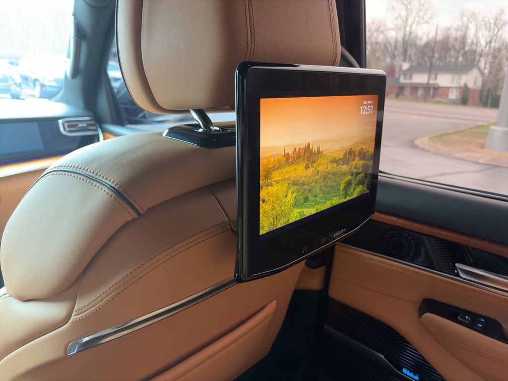 Used 2022 Jeep Grand Wagoneer Series III w/ Rear Seat Video Group 1 image 27