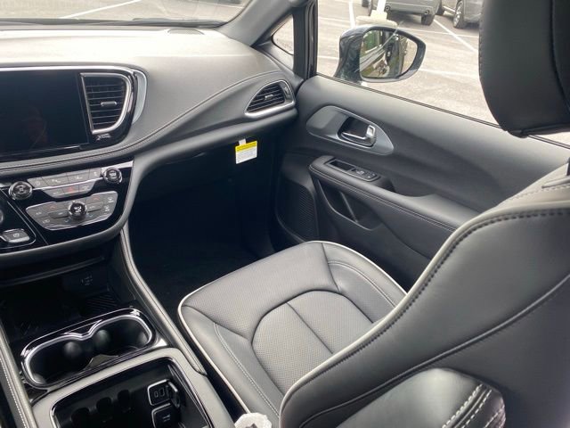 New 2026 Chrysler Pacifica Limited w/ S Appearance Package FWD image 36
