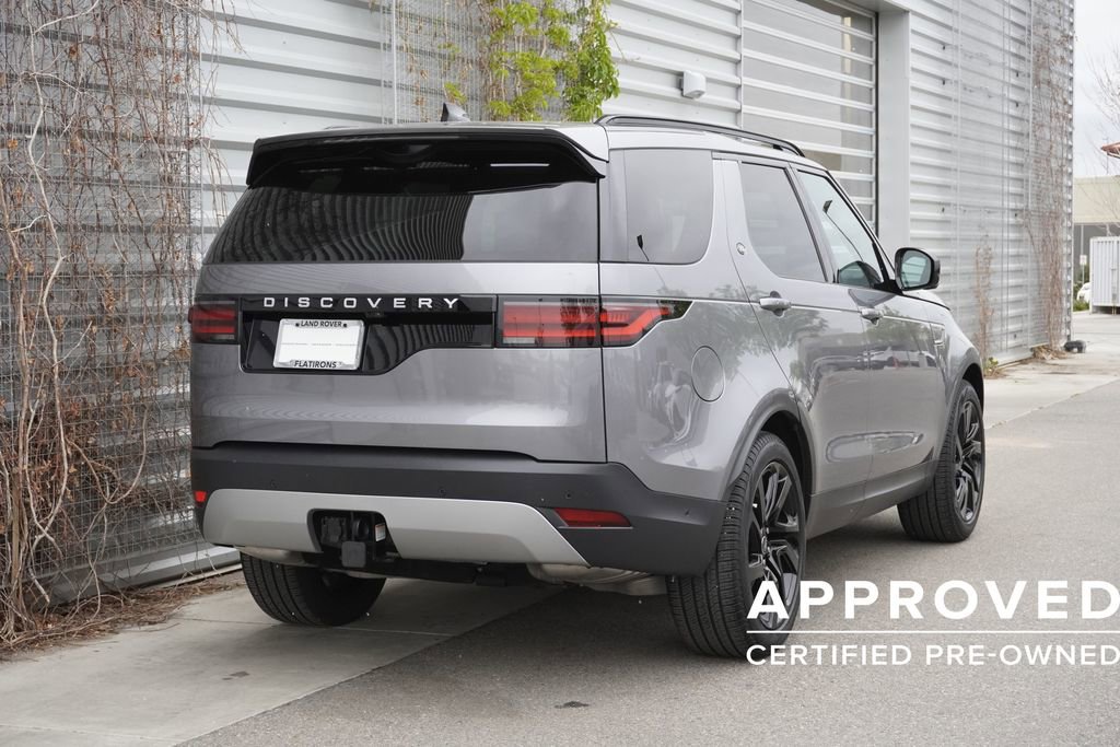 Used 2025 Land Rover Discovery S image 2