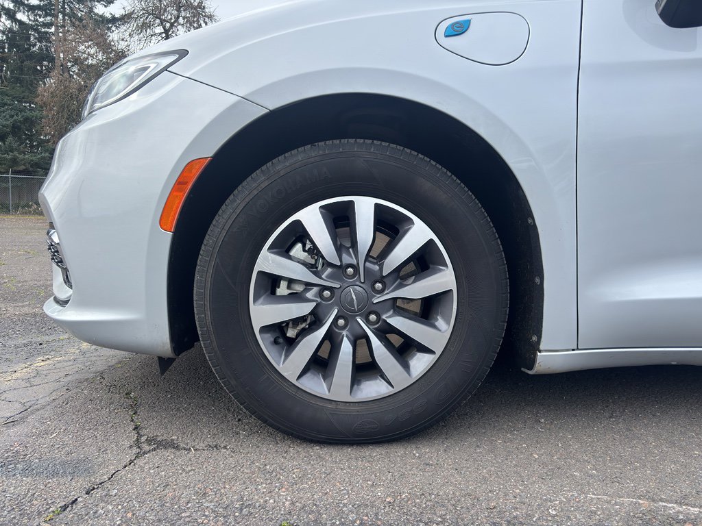 Used 2024 Chrysler Pacifica Select image 6