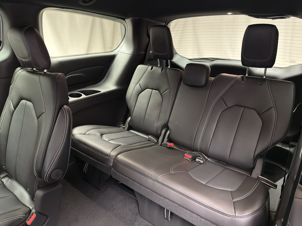 New 2026 Chrysler Pacifica Select image 14