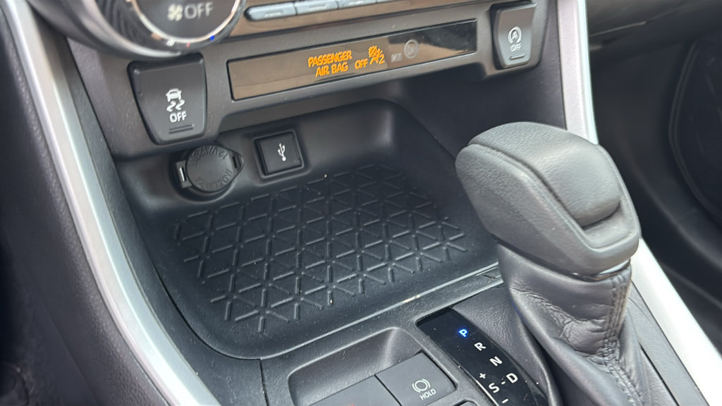 Used 2020 Toyota RAV4 XLE w/ Convenience Package AWD/4WD image 23