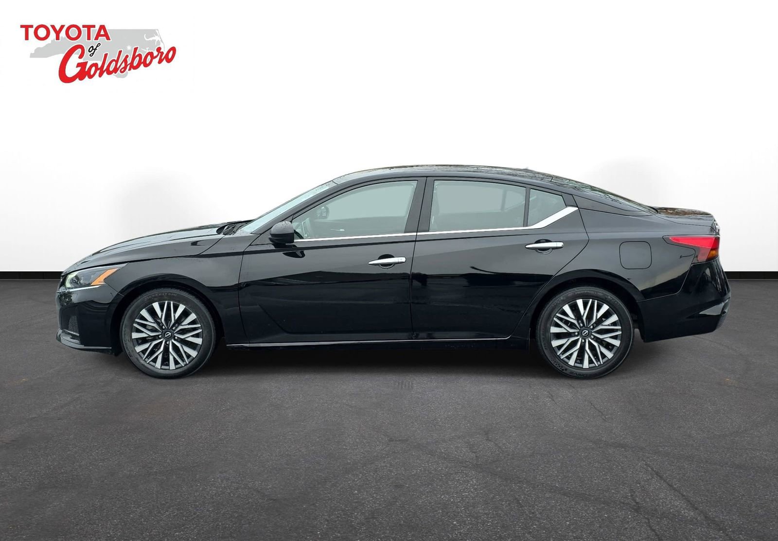 Used 2024 Nissan Altima 2.5 SV image 8