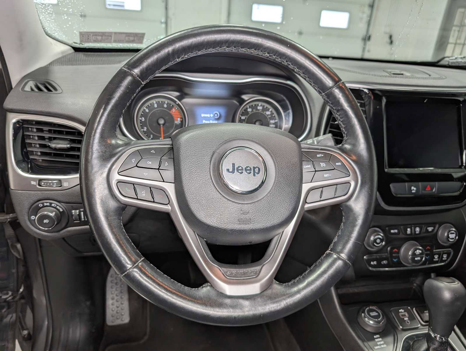 Used 2019 Jeep Cherokee Limited image 41