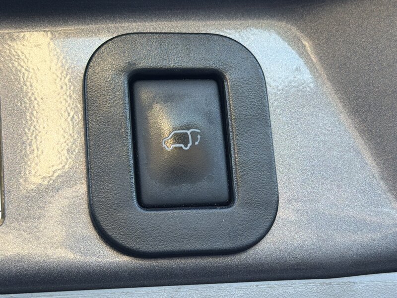 Used 2016 Toyota Sienna SE Premium FWD image 29