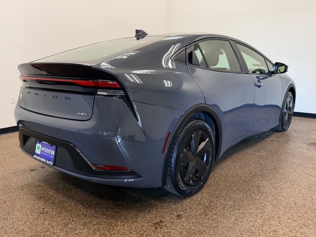 Used 2023 Toyota Prius LE FWD image 6