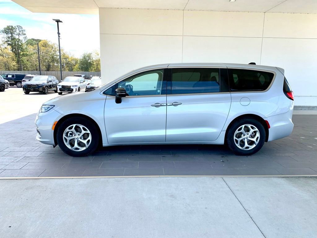 Used 2024 Chrysler Pacifica Limited image 8