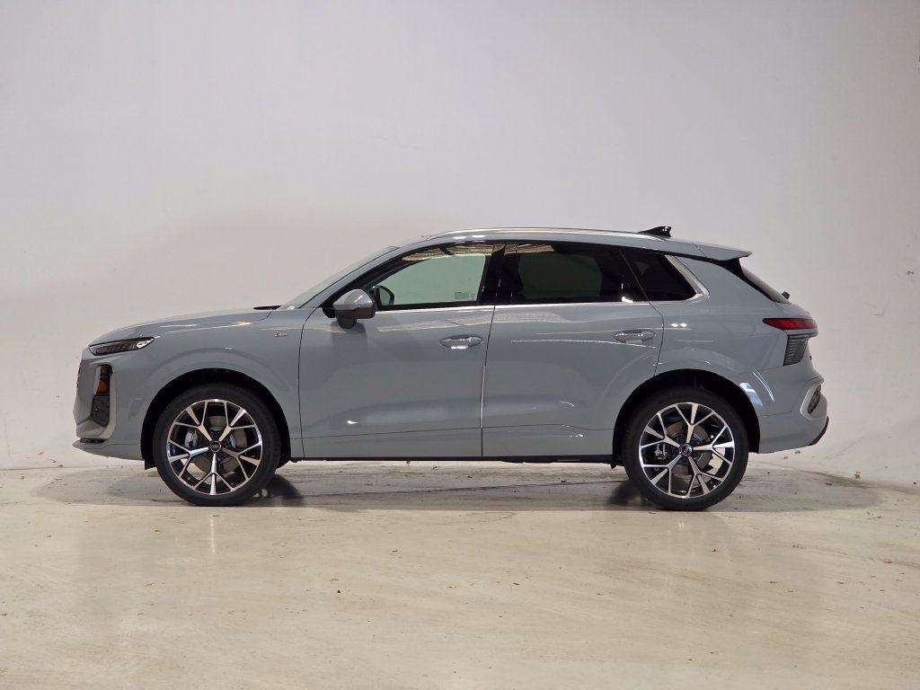 New 2026 Audi Q3 quattro 2.0T AWD/4WD image 3