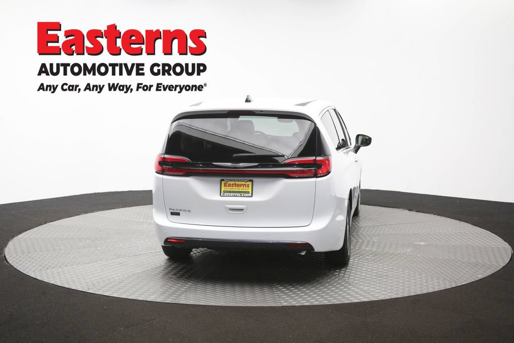 Used 2023 Chrysler Pacifica Touring-L FWD image 39