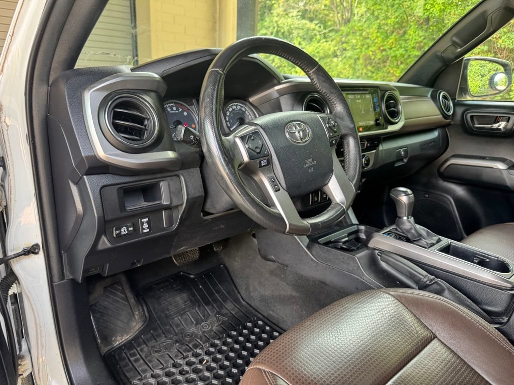 Used 2016 Toyota Tacoma Limited AWD/4WD image 10