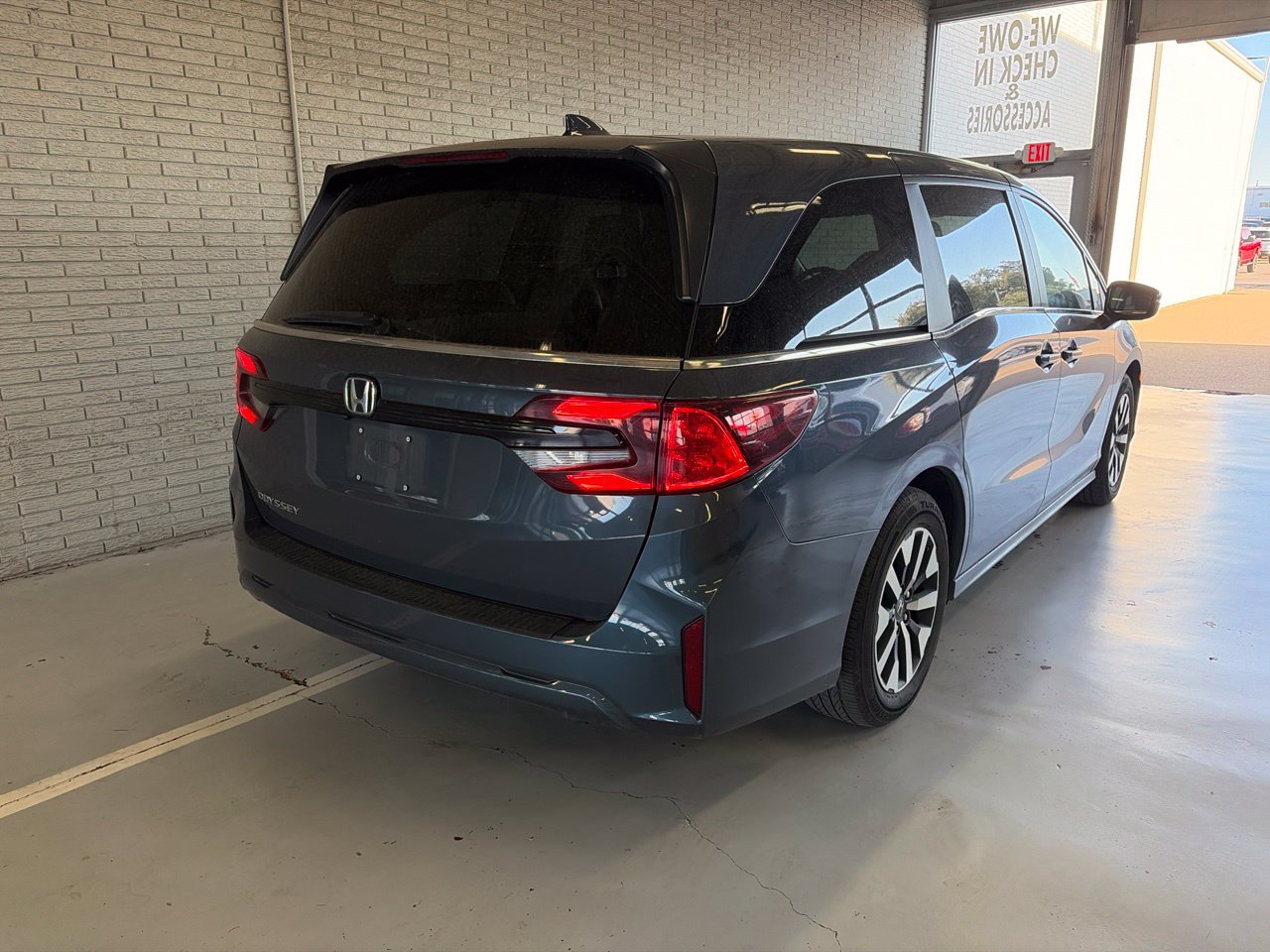 Used 2025 Honda Odyssey EX-L image 3