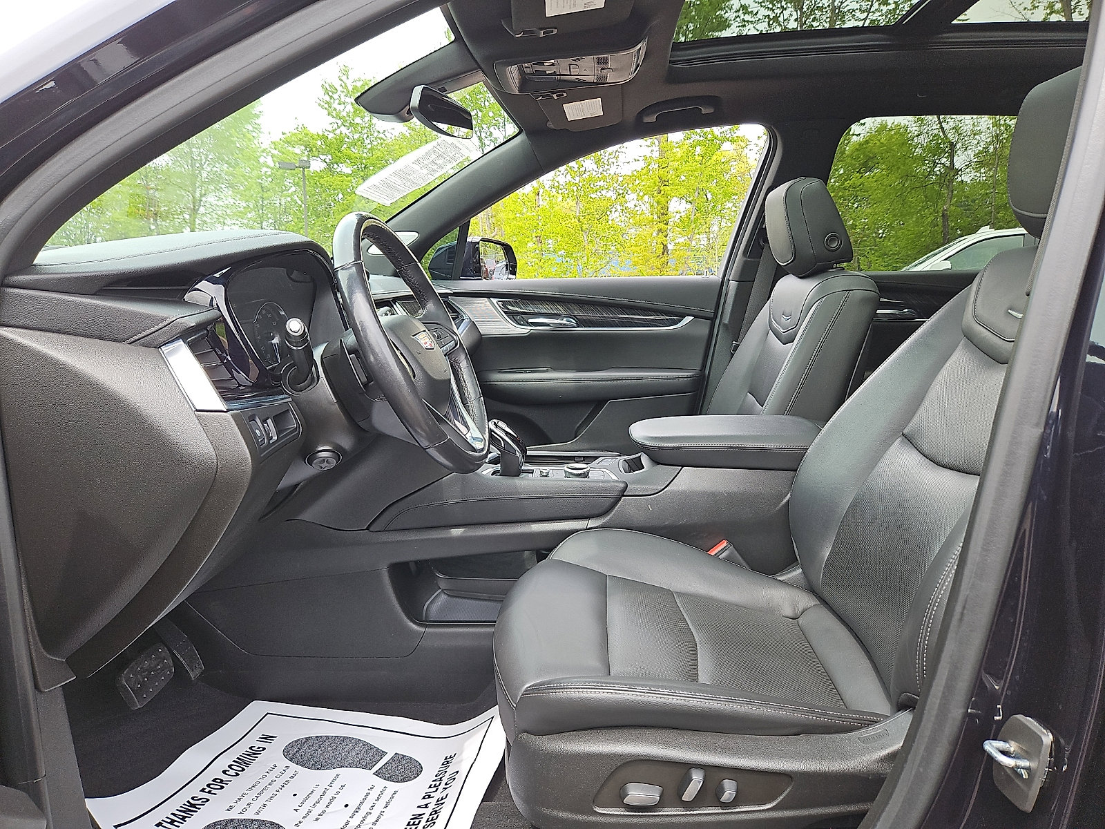 Used 2022 Cadillac XT6 Premium Luxury w/ LPO, Floor Liner Package AWD/4WD image 13