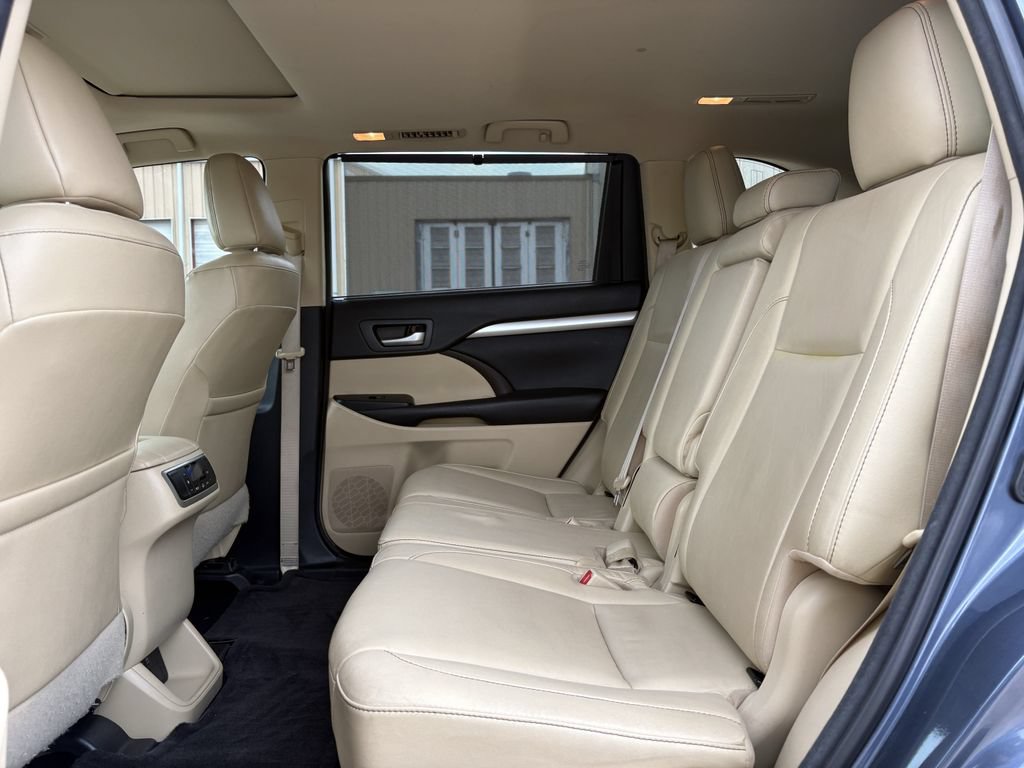 Used 2018 Toyota Highlander XLE FWD image 25