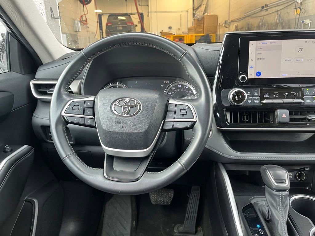 Used 2024 Toyota Highlander LE image 17