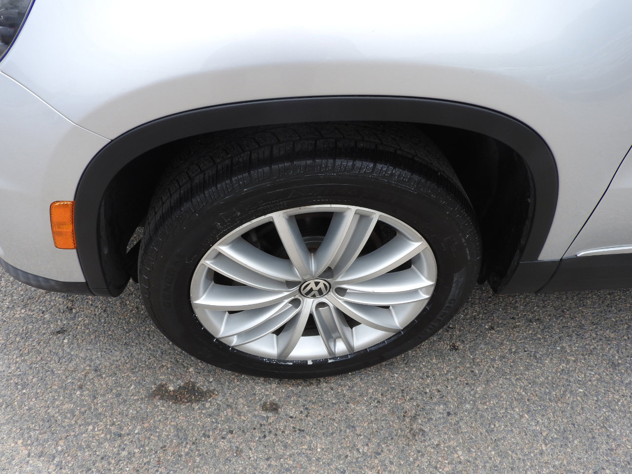 Used 2016 Volkswagen Tiguan SE image 18