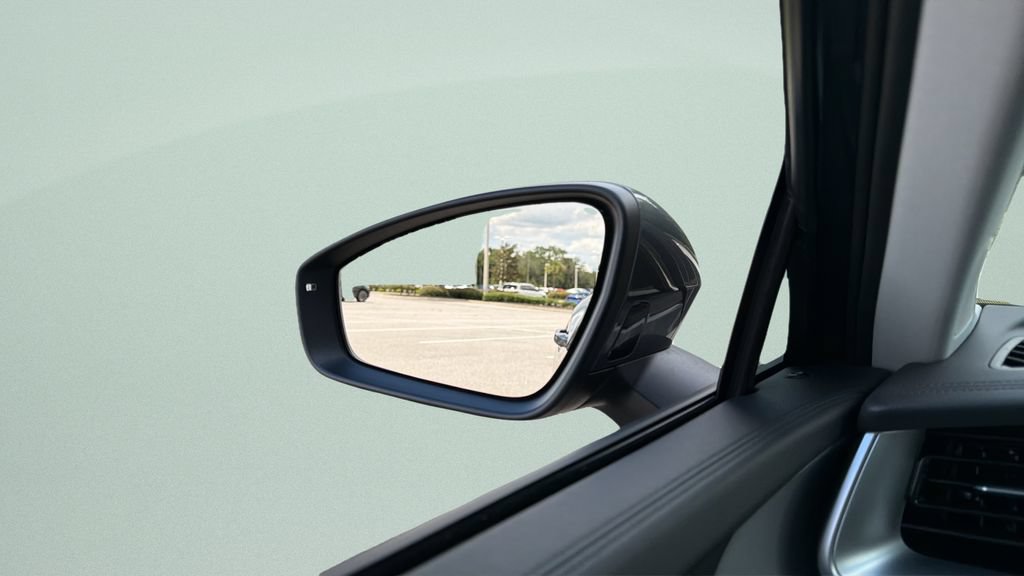 New 2026 Volkswagen Tiguan SE FWD image 10
