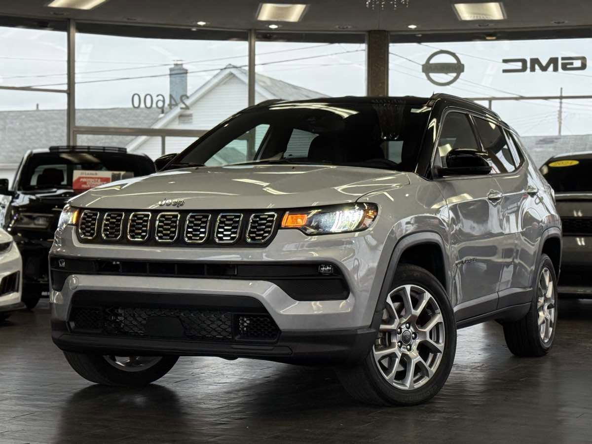Used 2025 Jeep Compass Limited image 4