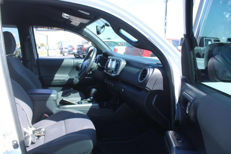 Used 2017 Toyota Tacoma TRD Sport w/ Tow Package image 11