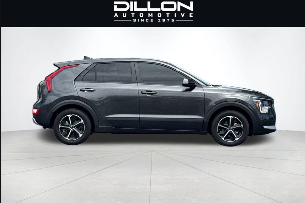 Used 2024 Kia Niro LX FWD image 3