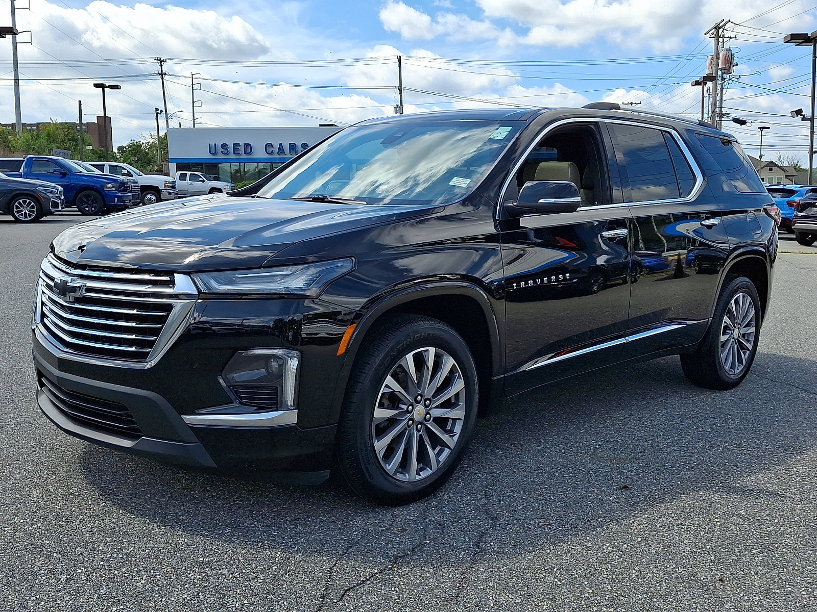 Certified 2023 Chevrolet Traverse Premier FWD image 3