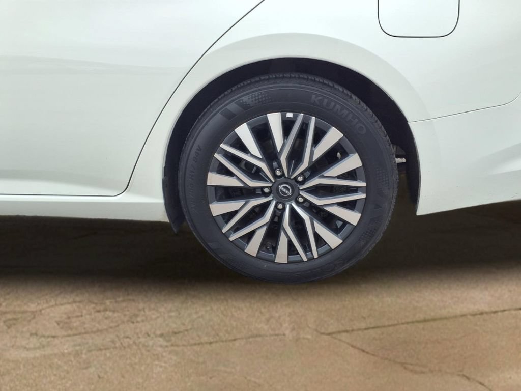 Used 2025 Nissan Altima 2.5 SV FWD image 25