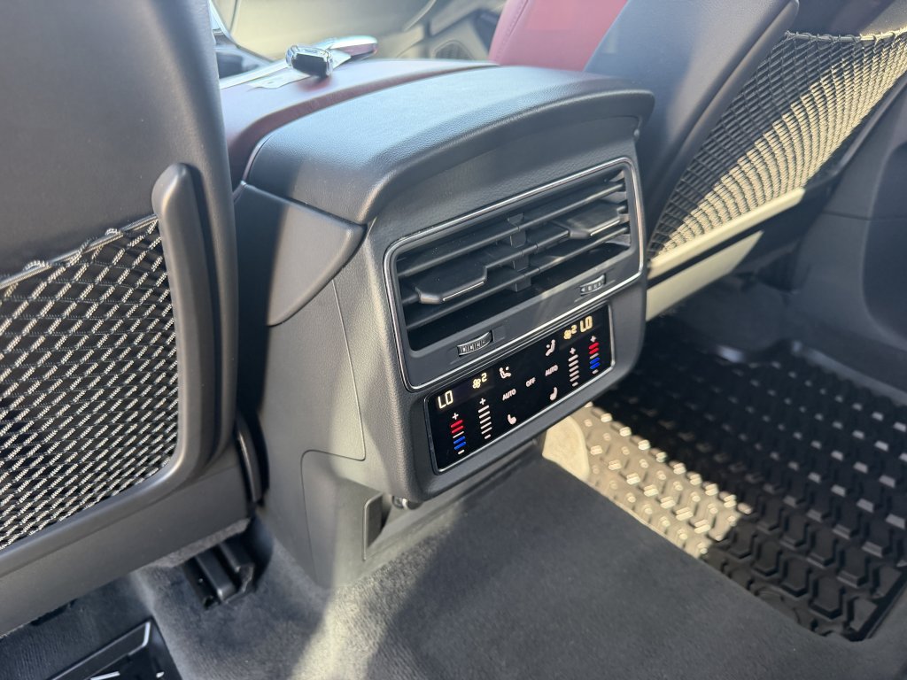 Used 2024 Audi SQ7 Prestige AWD/4WD image 28