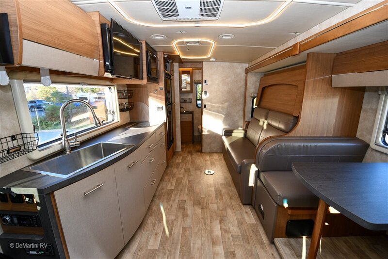 Used 2018 Mercedes-Benz Sprinter 3500 image 3